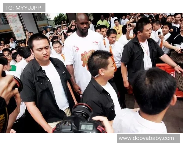 足球明星背后的守护者盘点各大球星的保镖故事与传奇 足球明星背后的守护者盘点各大球星的保镖故事与传奇